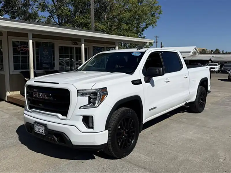 2020 GMC Sierra Elevation 4WD Crew Cab Short Box's photo