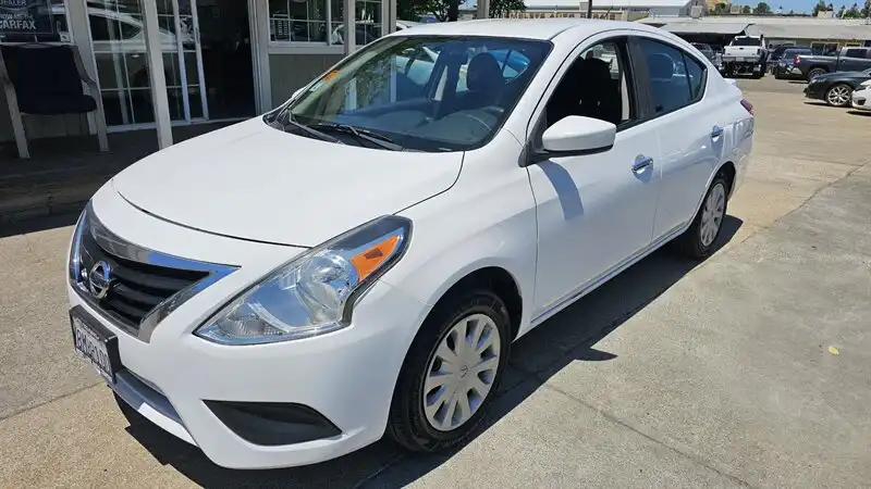 2018 Nissan Versa 1.6 SV CVT's photo