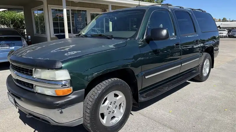 2004 Chevrolet Suburban LS 4WD 1500 Series's photo