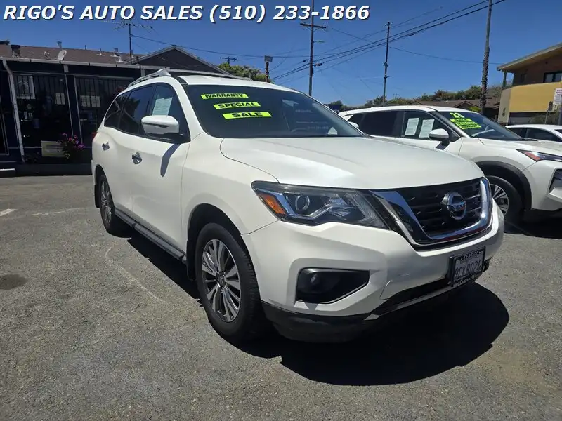 2019 Nissan Pathfinder SV 2WD's photo