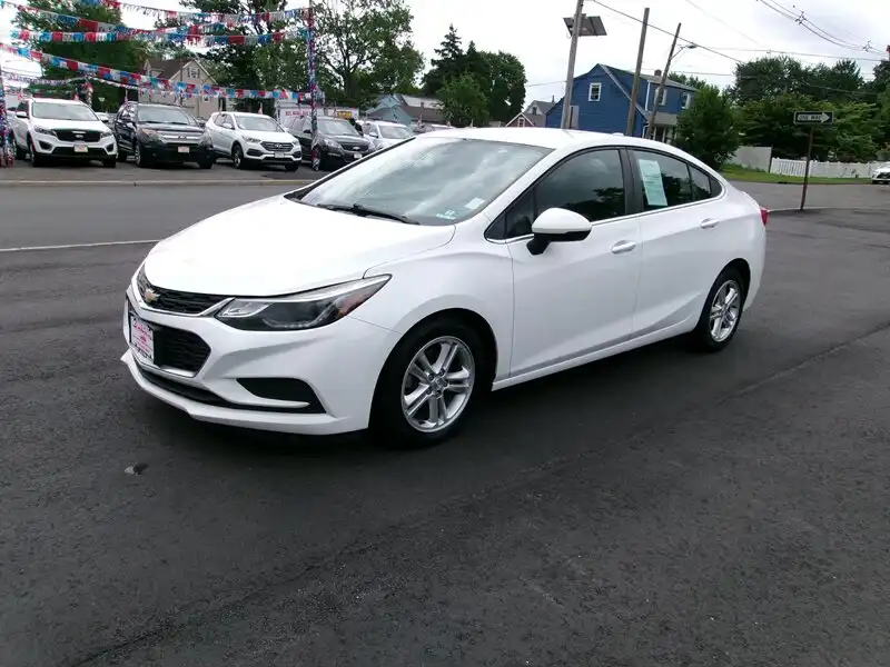 2018 Chevrolet Cruze 1LT Auto's photo