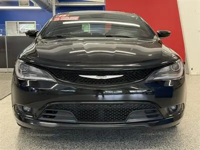 2015 Chrysler 200 S AWD photo 2