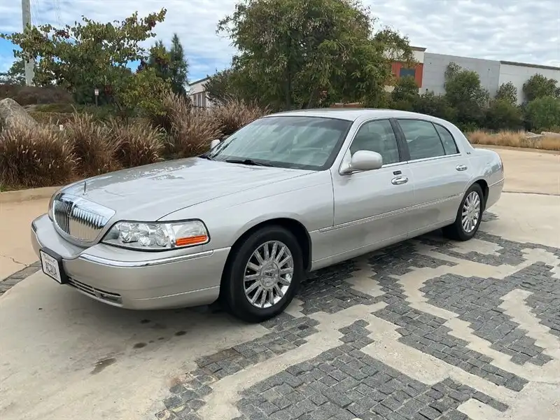 2003 Lincoln Town Car Cartier L's photo