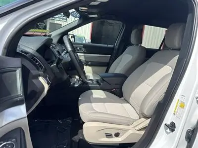 2018 Ford Explorer Base 4WD photo 3