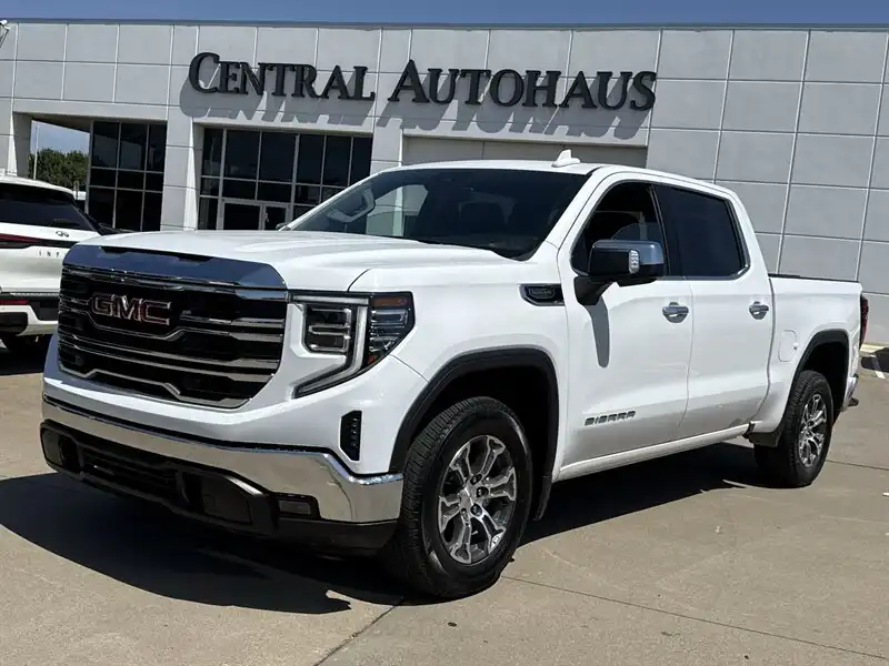 2026 GMC Sierra 2WD Crew Cab Short Box SLT's photo