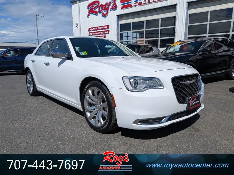 2017 Chrysler 300 C photo 1