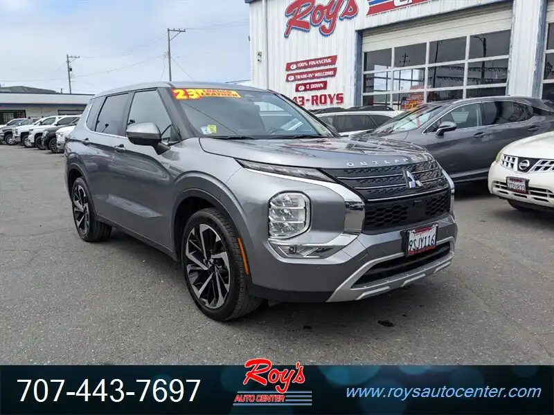 2023 Mitsubishi Outlander SE 2WD's photo