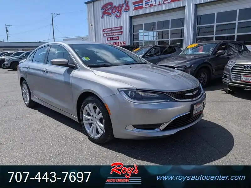2016 Chrysler 200 Limited's photo