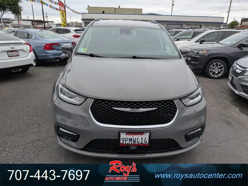 2022 Chrysler Pacifica Touring L photo 5