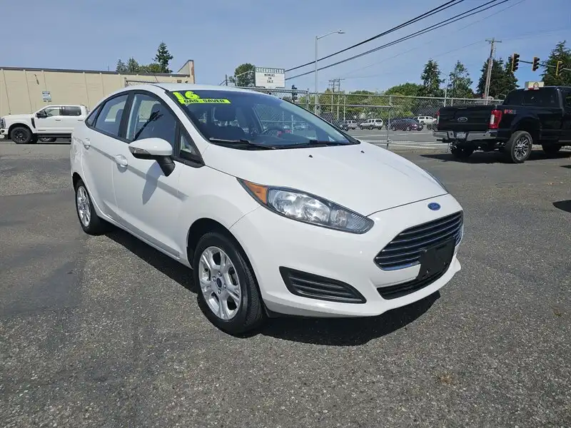 2016 Ford Fiesta SE Sedan's photo