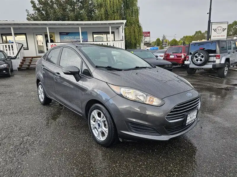 2016 Ford Fiesta SE Sedan's photo