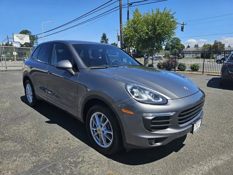 2016 Porsche Cayenne Tiptronic's photo