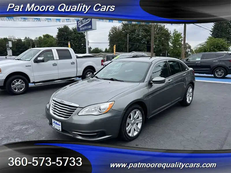 2013 Chrysler 200 Touring's photo