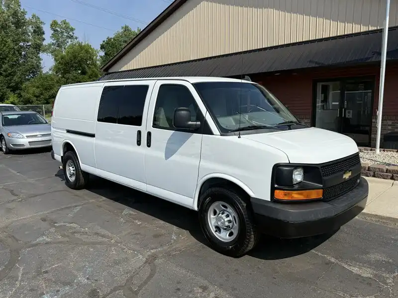 2017 Chevrolet Express 3500 Extended Work Van's photo