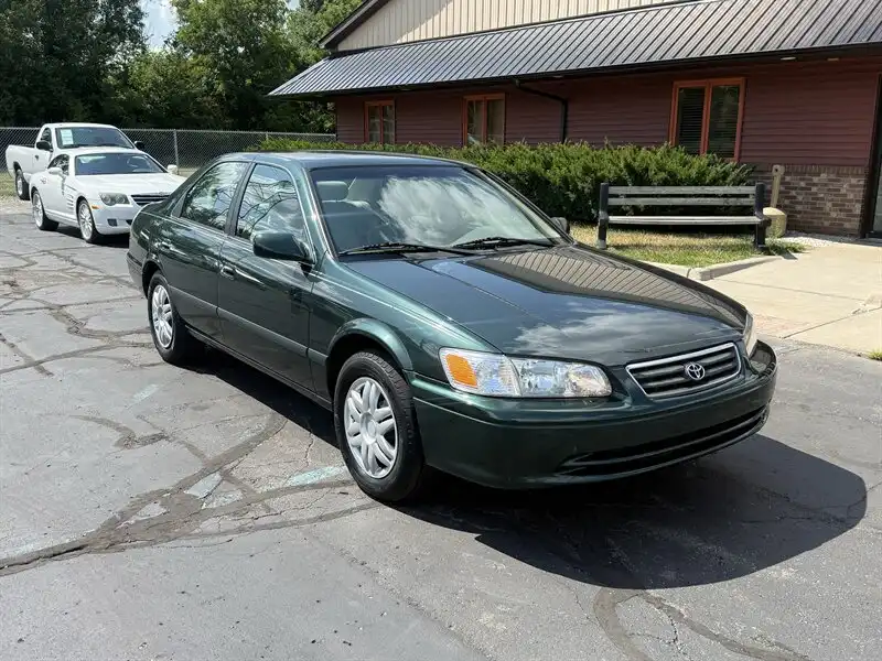 2001 Toyota Camry LE 4AT's photo