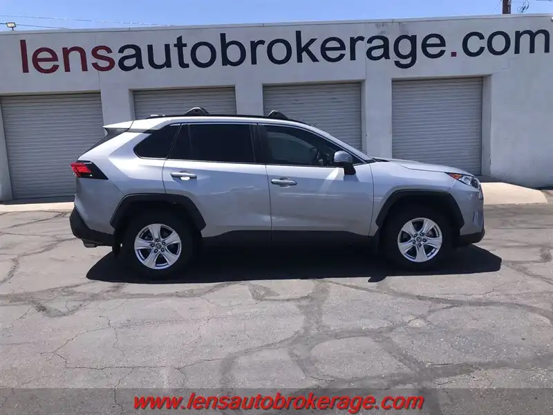 2021 Toyota RAV4 XLE AWD's photo