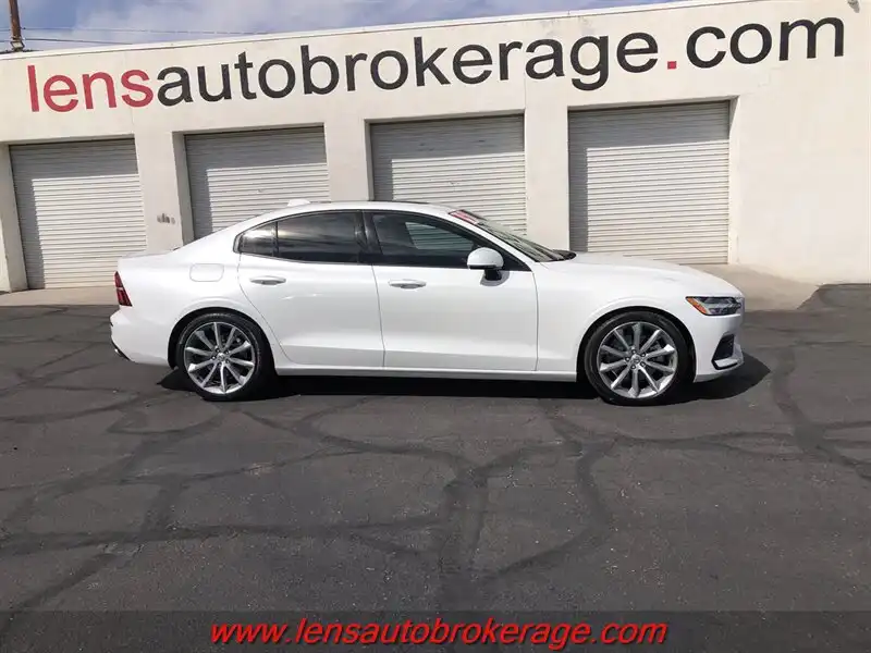 2019 Volvo S60 T5 Momentum's photo
