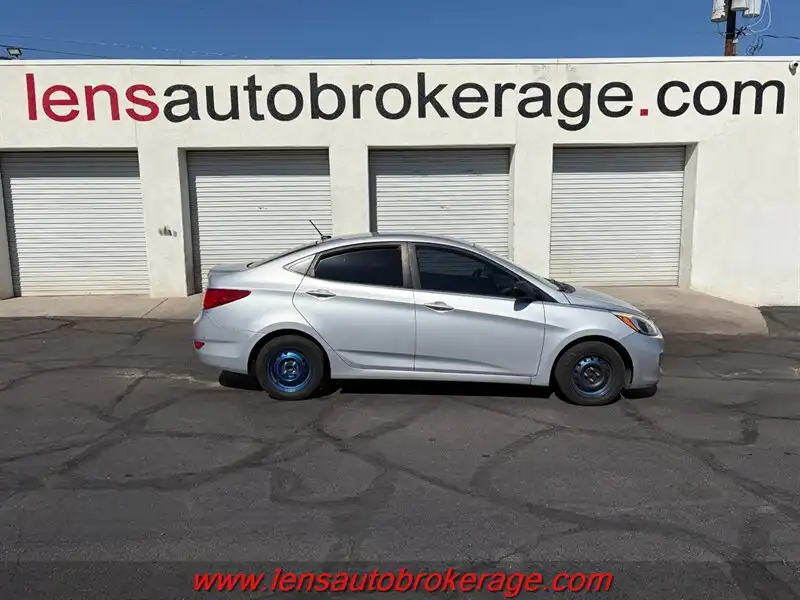 2017 Hyundai Accent SE 6AT 4-Door's photo
