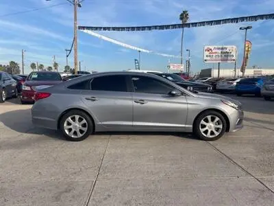 2017 Hyundai Sonata Base photo 3