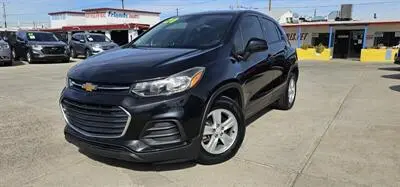 2020 Chevrolet Trax LS photo 2