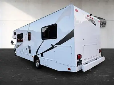 2014 Ford E-Series DRW E-450 Super Duty 158 in WB photo 2