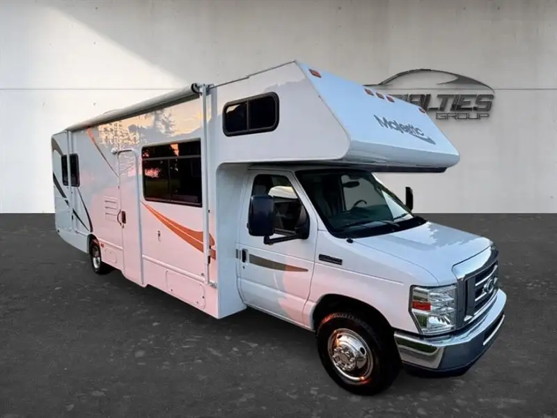 2014 Ford E-Series DRW E-450 Super Duty 158 in WB photo 1