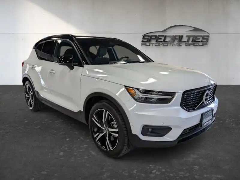 2019 Volvo XC40 T5 R-Design AWD's photo