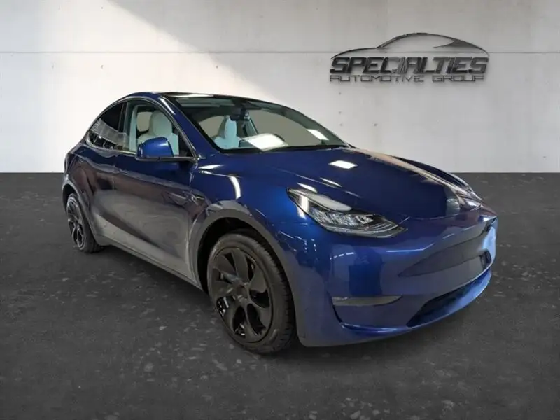 2023 Tesla Model Y Long Range Dual Motor All-Wheel Drive's photo