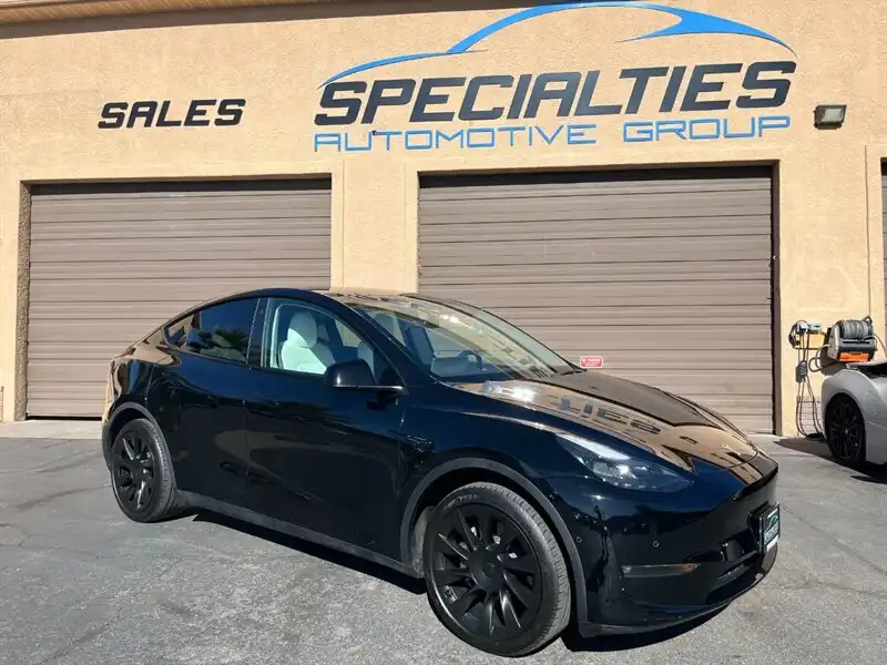 2022 Tesla Model Y Long Range Dual Motor All-Wheel Drive's photo