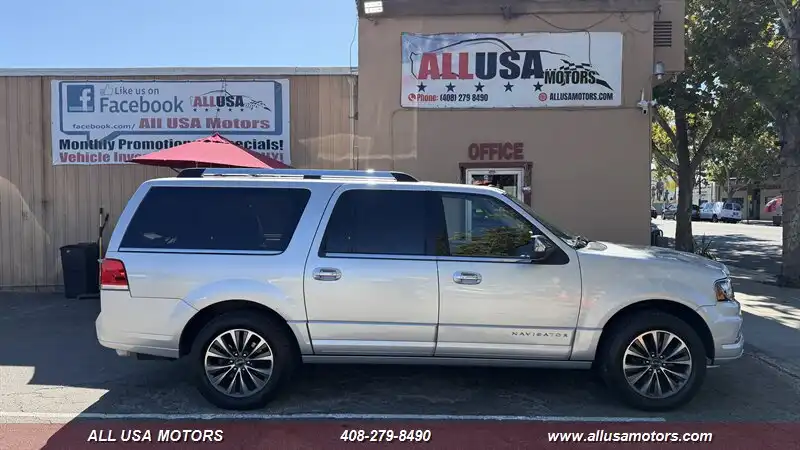 2015 Lincoln Navigator 2WD L's photo