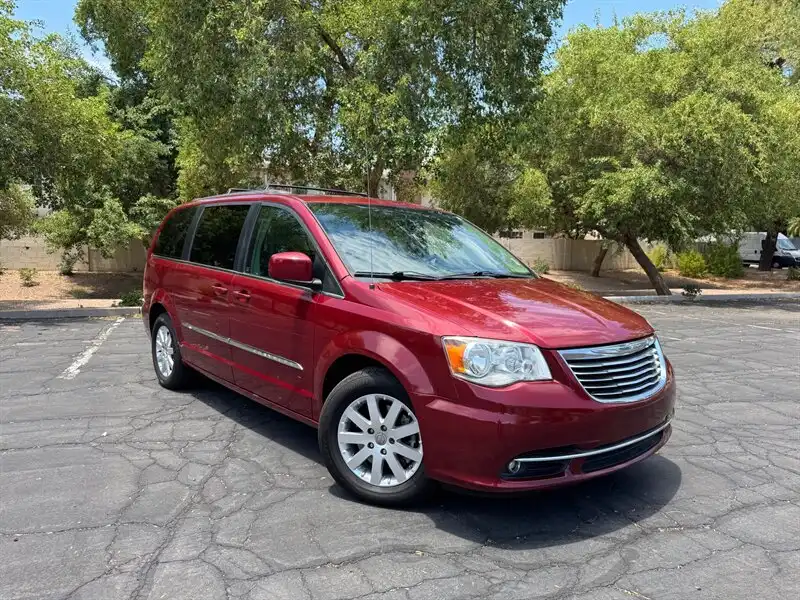 2015 Chrysler Town & Country Touring's photo