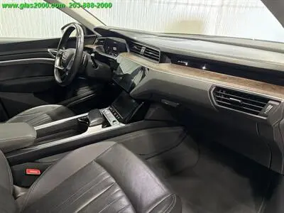 2019 Audi e-tron Premium Plus photo 5