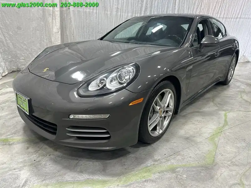 2015 Porsche Panamera 4's photo