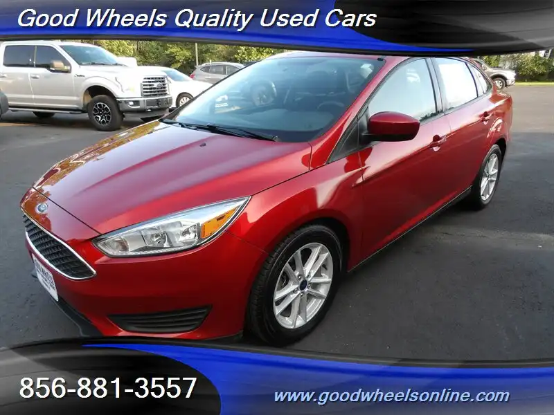2018 Ford Focus Sedan SE's photo
