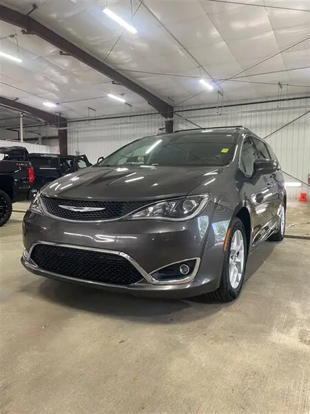 2018 Chrysler Pacifica Touring L photo 1