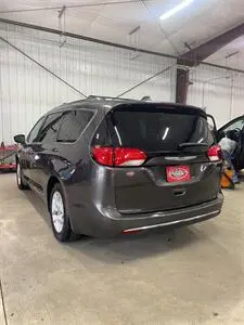 2018 Chrysler Pacifica Touring L photo 5