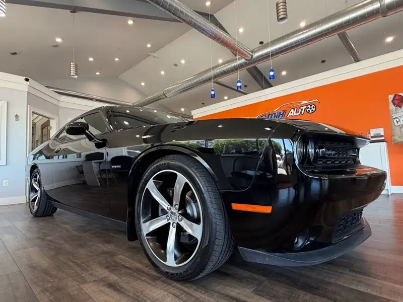 2016 Dodge Challenger R/T Plus Shaker photo 1