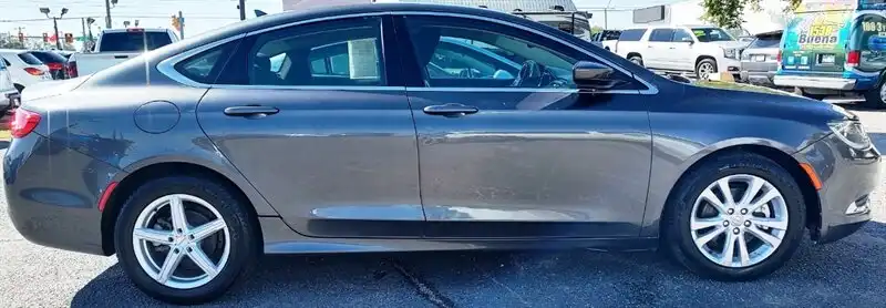 2015 Chrysler 200 Limited's photo