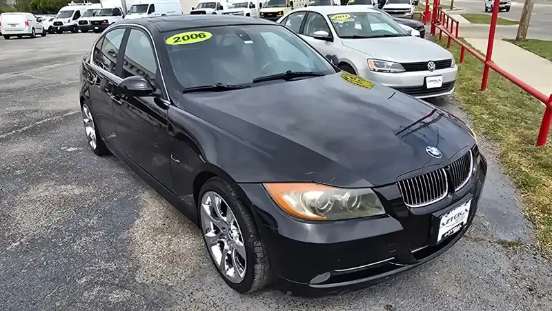 2006 BMW 3 Series 330i's photo