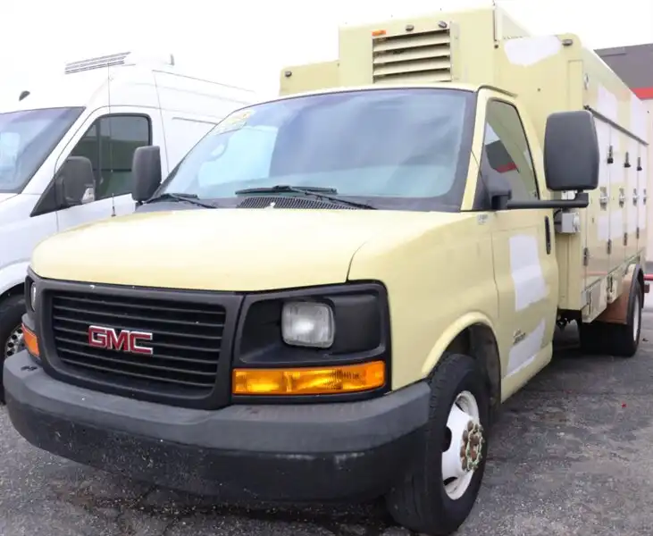 2013 GMC Savana's photo