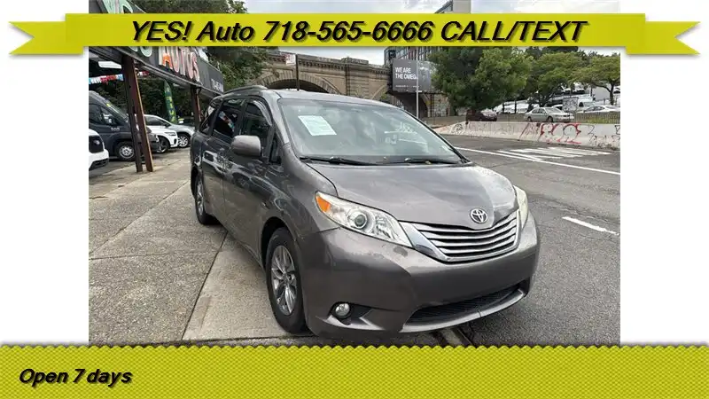 2017 Toyota Sienna XLE V6 AWD 7-Passenger's photo