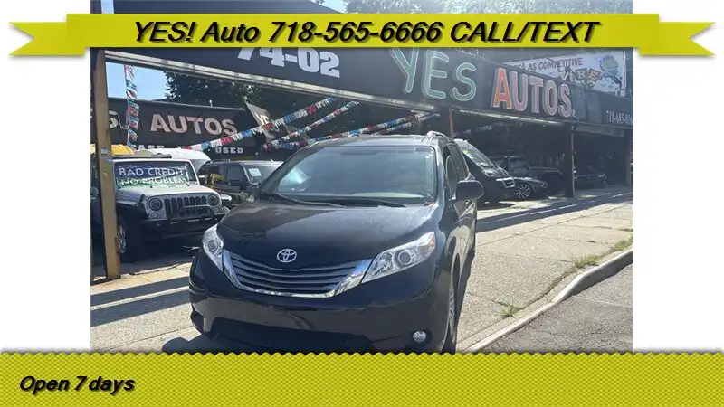 2015 Toyota Sienna XLE V6 7-Passenger Access Seat's photo
