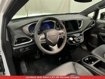 2025 Chrysler Pacifica Select photo 5