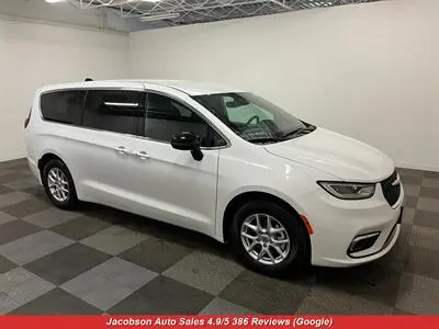 2025 Chrysler Pacifica Select photo 3
