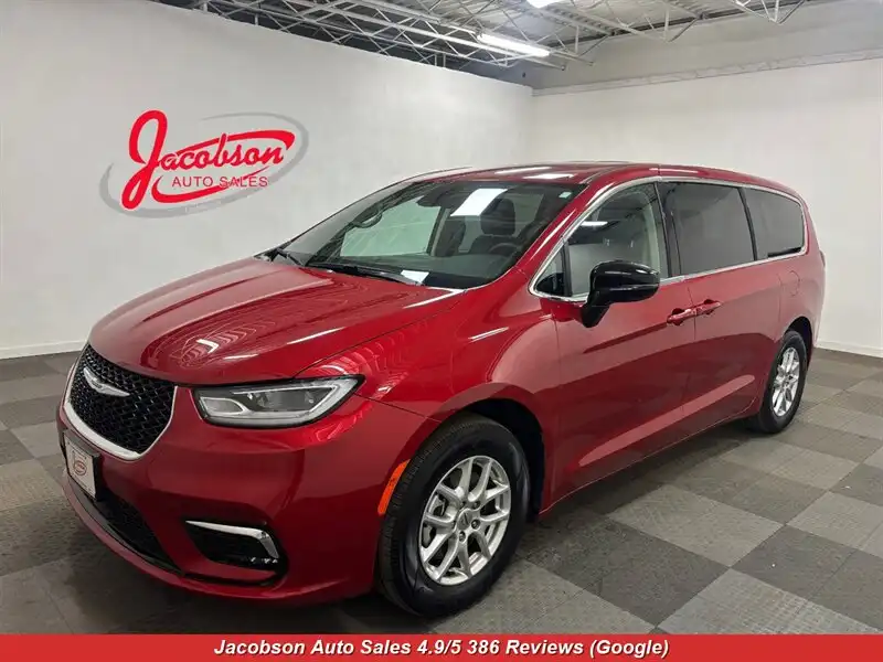 2024 Chrysler Pacifica Touring L's photo
