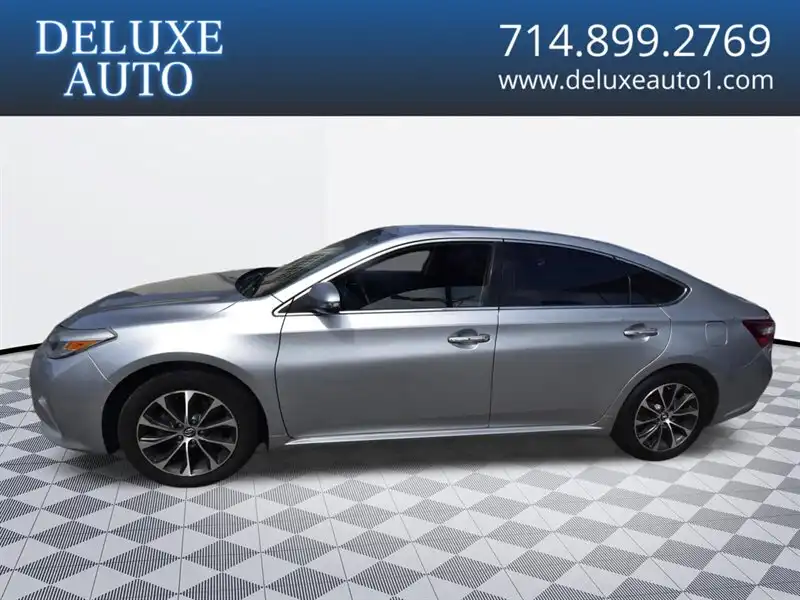 2018 Toyota Avalon XLE Plus's photo