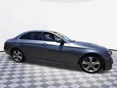 2017 Mercedes-Benz E-Class E300 photo 3