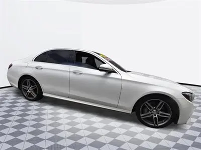 2017 Mercedes-Benz E-Class E300 photo 3