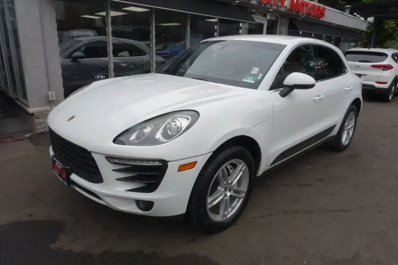 2016 Porsche Macan S's photo