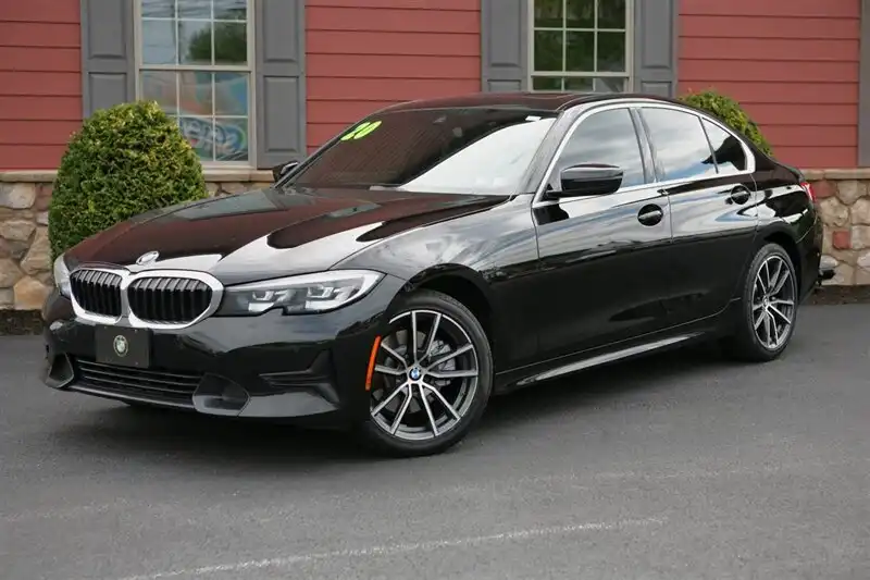 2020 BMW 3 Series 330i xDrive Sedan's photo